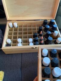 Coffret de rangement en bois pour 50 flacons